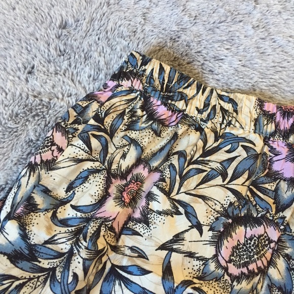 NOT FOR SALE RIGHT NOW! Floral H&M Elastic Shorts Size US 12 - Picture 3 of 8